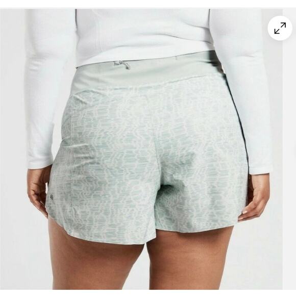 EUC Athleta Printed Run With It 4.5" Short Activewear Performance Gray Size 2X - Picture 2 of 11